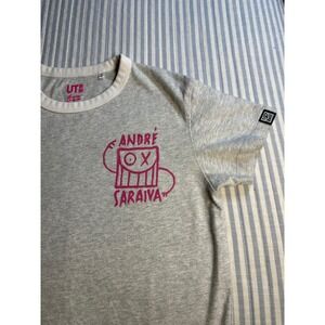 UNIQLO UT Andre Saraiva Graphic T Shirt Light Gray Short Sleeve Women's Size S